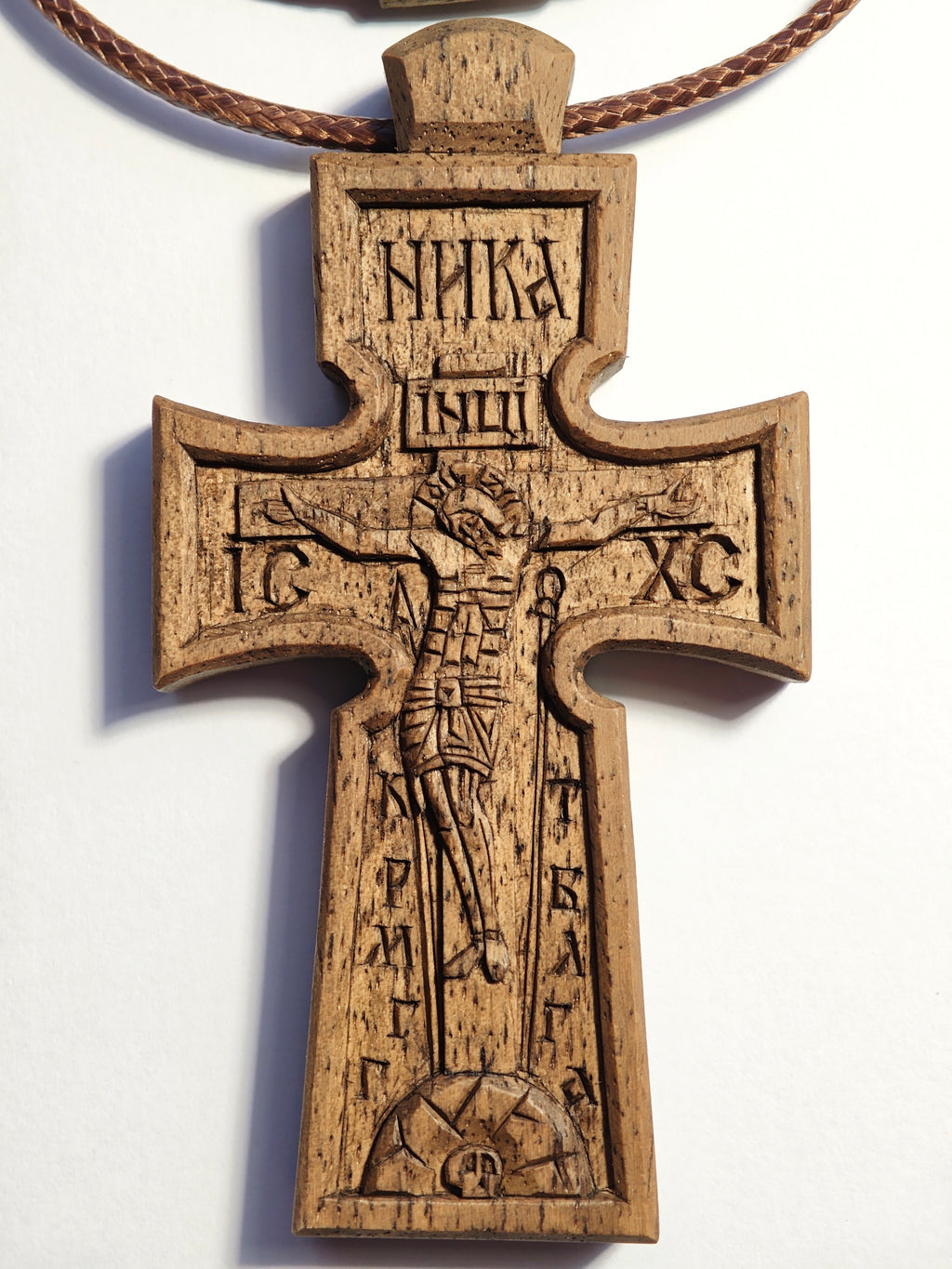 Кулон-крестик из грецкого ореха ручной работы – Вощеная христианская подвеска